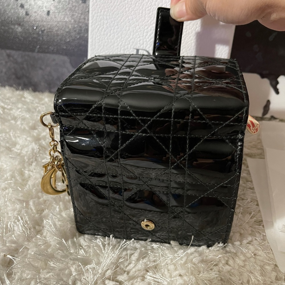 DIOR - Picture 14 of 17